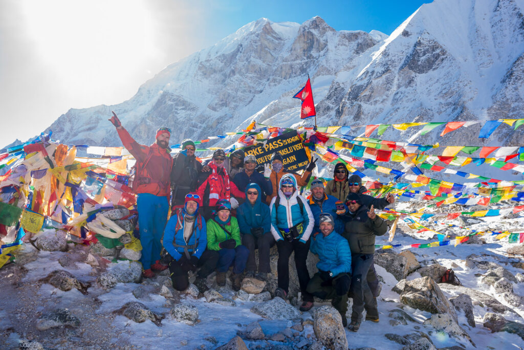 Schweizer Team auf Larkya La Pass